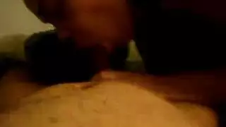 لاتينا شقية في الدانتيل الوردي تُمارس عليها الجنس بقوة