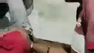 فتاة مثيرة تمص قضيب صديقها بشدة من أجل المتعة البحتة