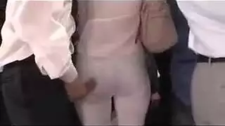 خيال جنسي في الحافلة: طبيبة مثيرة تتوسل للسائل المنوي