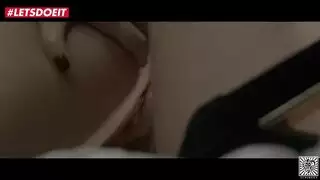 لقاء صريح مدفوع مع فتاة استدعاء آسيوية من الدرجة الأولى