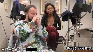 إباحية واقعية: الطبيب يستخدم لعبة جنسية لمنح الفتاة المراهقة هزات جماع قوية