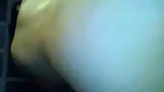 مراهقة مثيرة بمؤخرة كبيرة مستديرة مصممة لوضعية الكلب القاسية