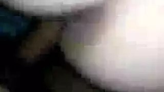 مضاجعة ميلو بكل وضعية: جنس غرفة المعيشة يؤدي إلى ذروة صارخة