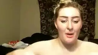 شقراء ذات فرج مشعر تستمتع بالاختراق المزدوج في الطبيعة