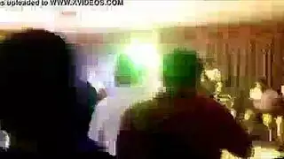 تينا كاي تمص بعمق وتأخذ شرجياً مع نجم إباحي أسود