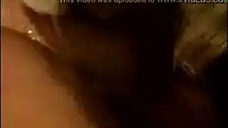 محاكاة ساخرة للاباحية: مراهقة ذات فراء مشعر وجنس حمار