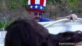 فيديو استمناء في الحمام – فتاة مثيرة تنزل على المرحاض