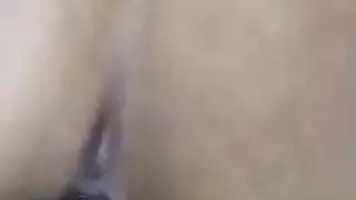 جماع مصري قذر: سمراء تبتلع حمولة من قضيب كبير