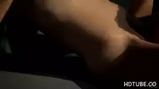جاهزة للأفلام الإباحية: سراويل دانتيل وفرج مفتوح