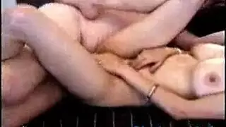 فرج مراهقة يُدكّ بواسطة قضيب كبير لرجل في الخمسينات